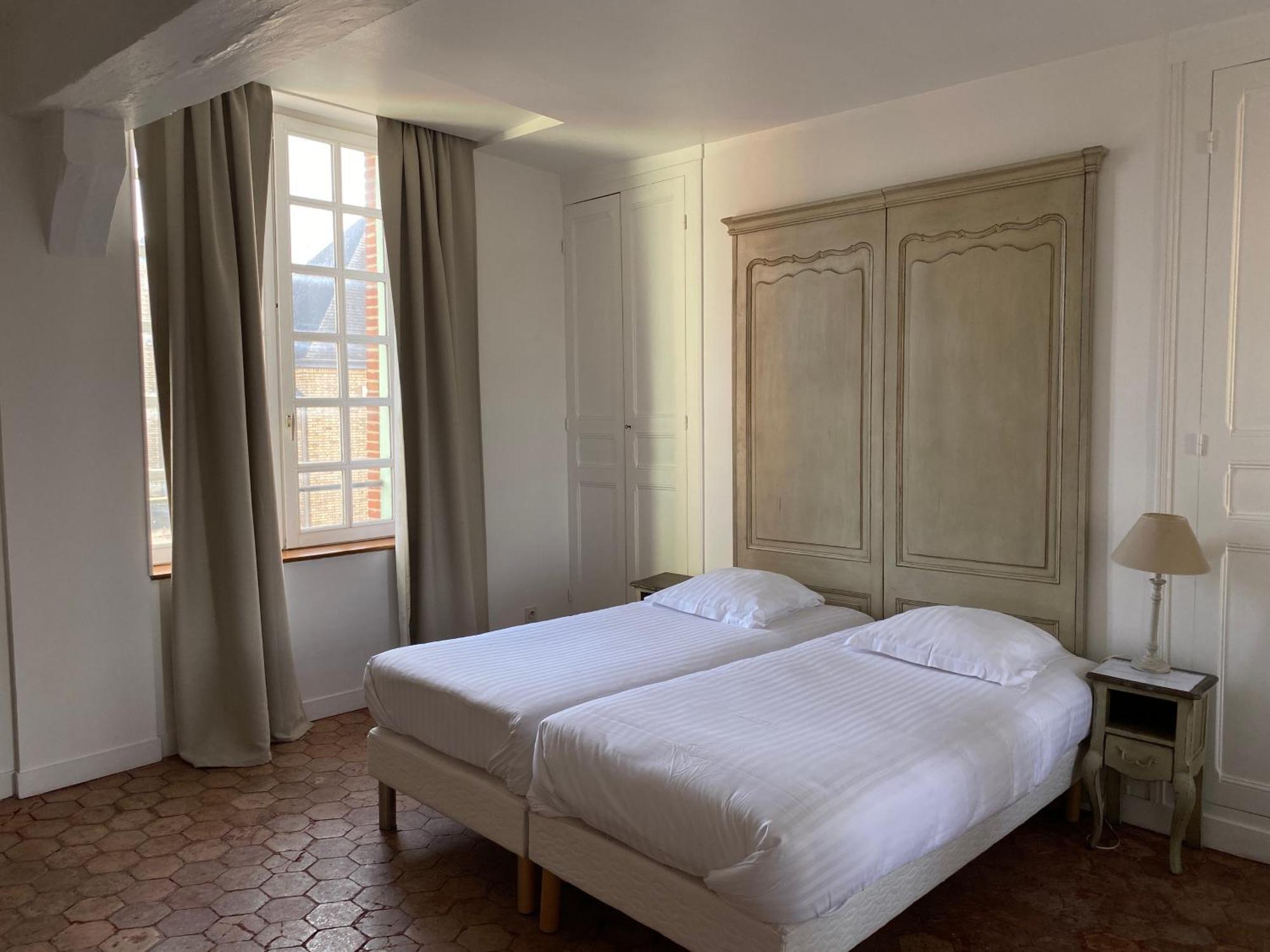 Particulier De Champrond Aparthotel Chartres